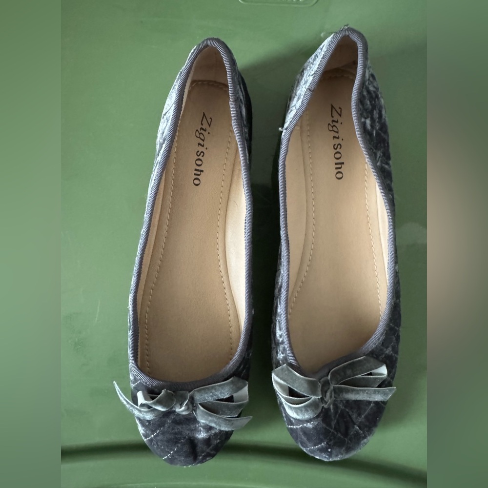 Zigisoho Velvet Grey Flats, Size 8